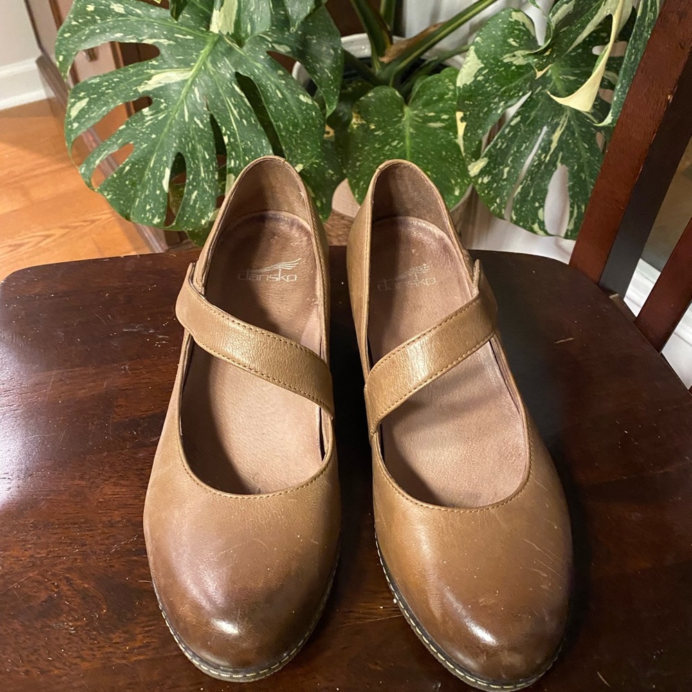Dansko size 40 Brown Mary Jane Flats - Picture 3 of 9